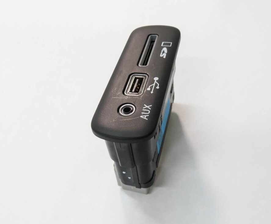 Thumbnail 3: 2018 MASERATI QUATTROPORTE S (M156) STEREO AUX AUXILIARY AUDIO IN USB SD READER