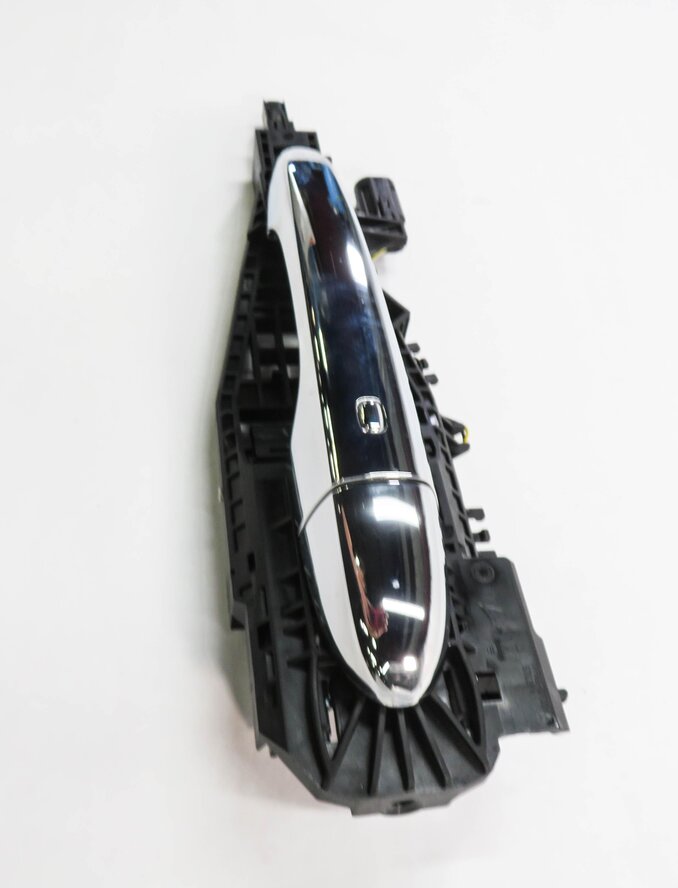 Thumbnail 3: 2018 MASERATI QUATTROPORTE (M156) RIGHT FRONT PROXIMITY DOOR HANDLE (WHITE)
