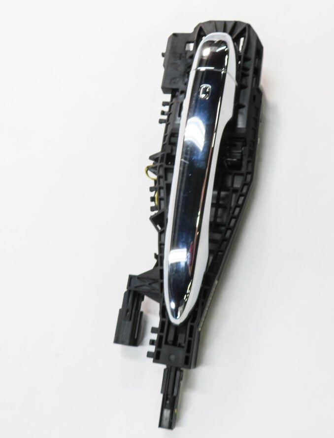 Thumbnail 4: 2018 MASERATI QUATTROPORTE (M156) RIGHT FRONT PROXIMITY DOOR HANDLE (WHITE)