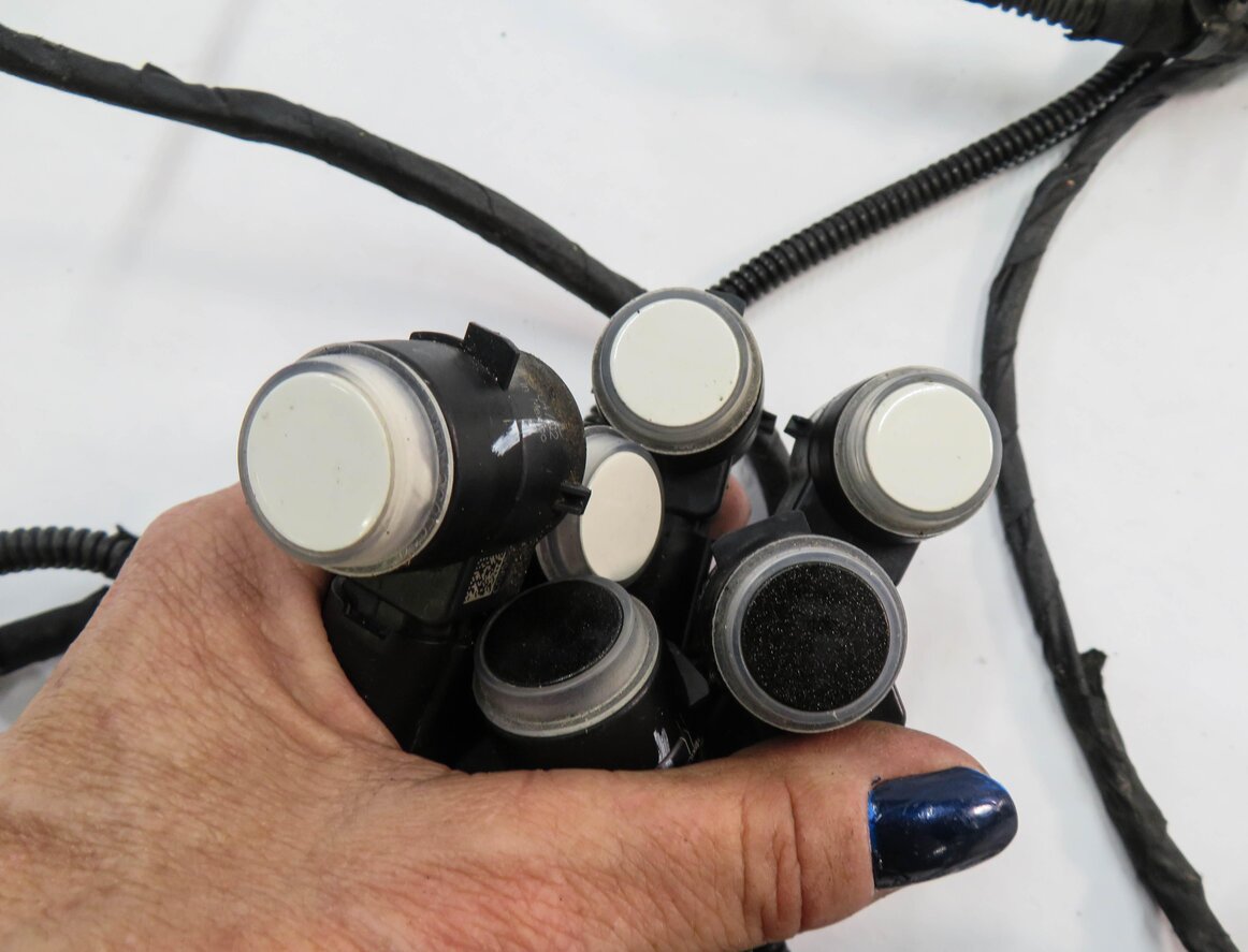 Thumbnail 6: 2018 MASERATI QUATTROPORTE S (M156) FRONT PDC PARK SENSOR SET w/ HARNESS (WHITE)
