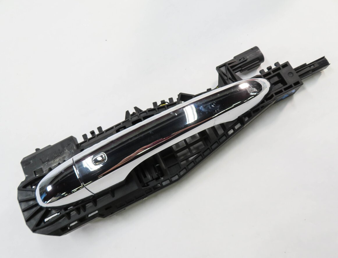 2018 MASERATI QUATTROPORTE (M156) LEFT REAR PROXIMITY DOOR HANDLE (WHITE)
