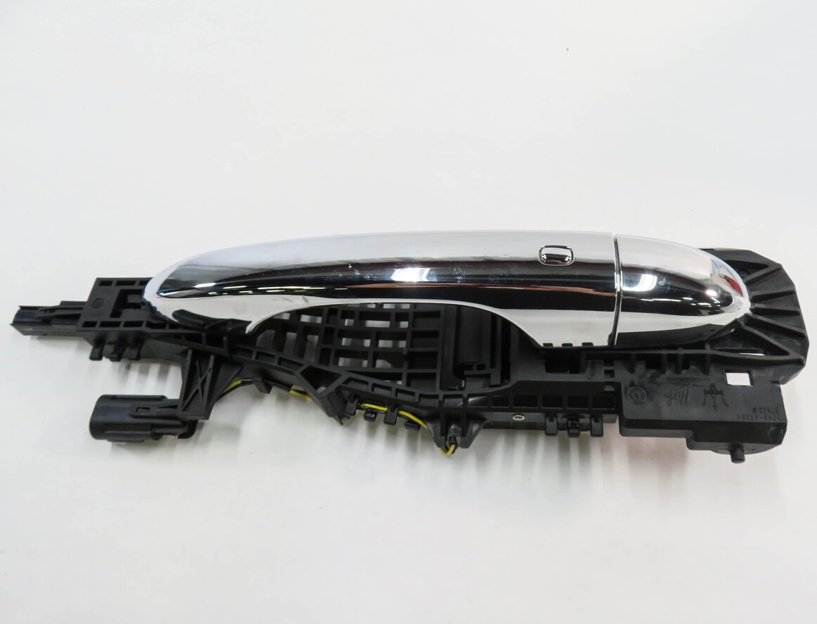 Thumbnail 5: 2018 MASERATI QUATTROPORTE (M156) LEFT REAR PROXIMITY DOOR HANDLE (WHITE)