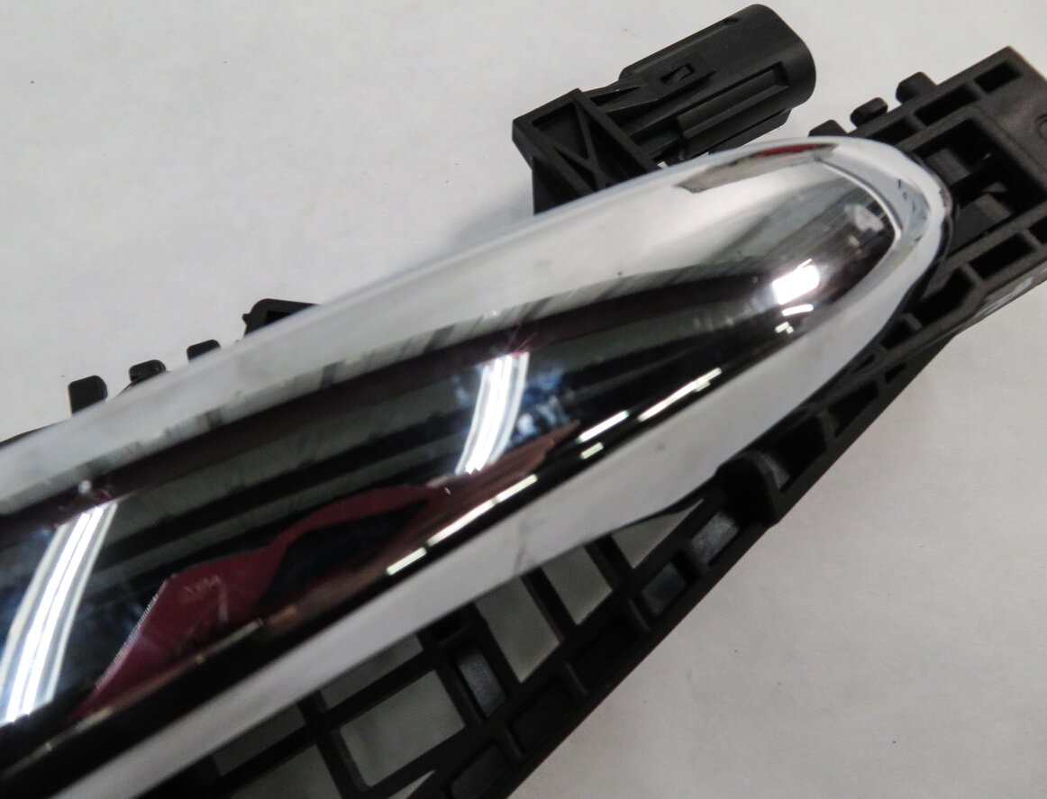 Thumbnail 7: 2018 MASERATI QUATTROPORTE (M156) LEFT REAR PROXIMITY DOOR HANDLE (WHITE)