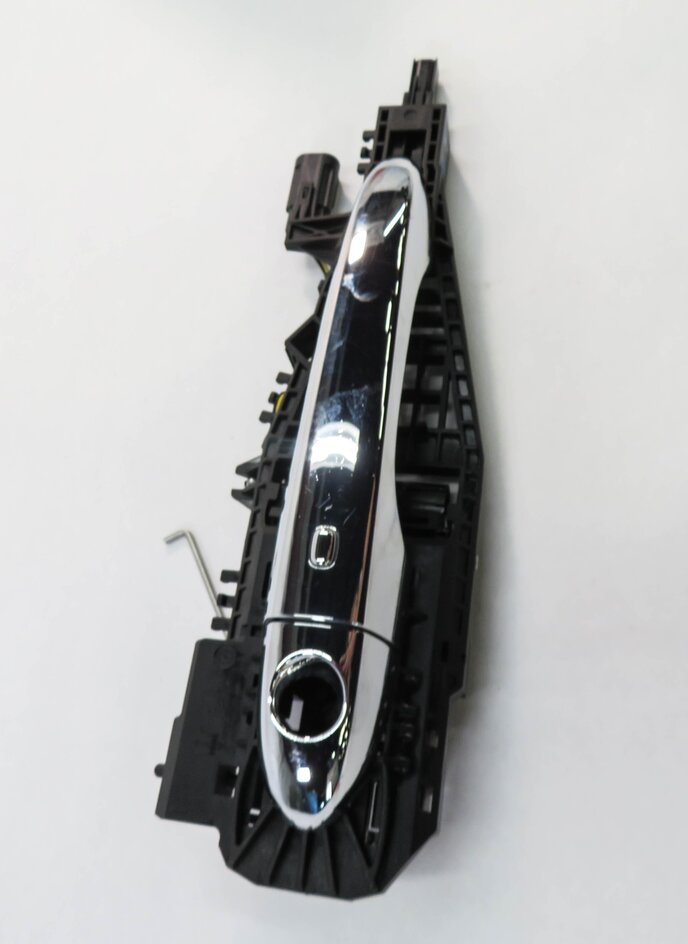 Thumbnail 3: 2018 MASERATI QUATTROPORTE (M156) LEFT DRIVER PROXIMITY DOOR HANDLE (WHITE)