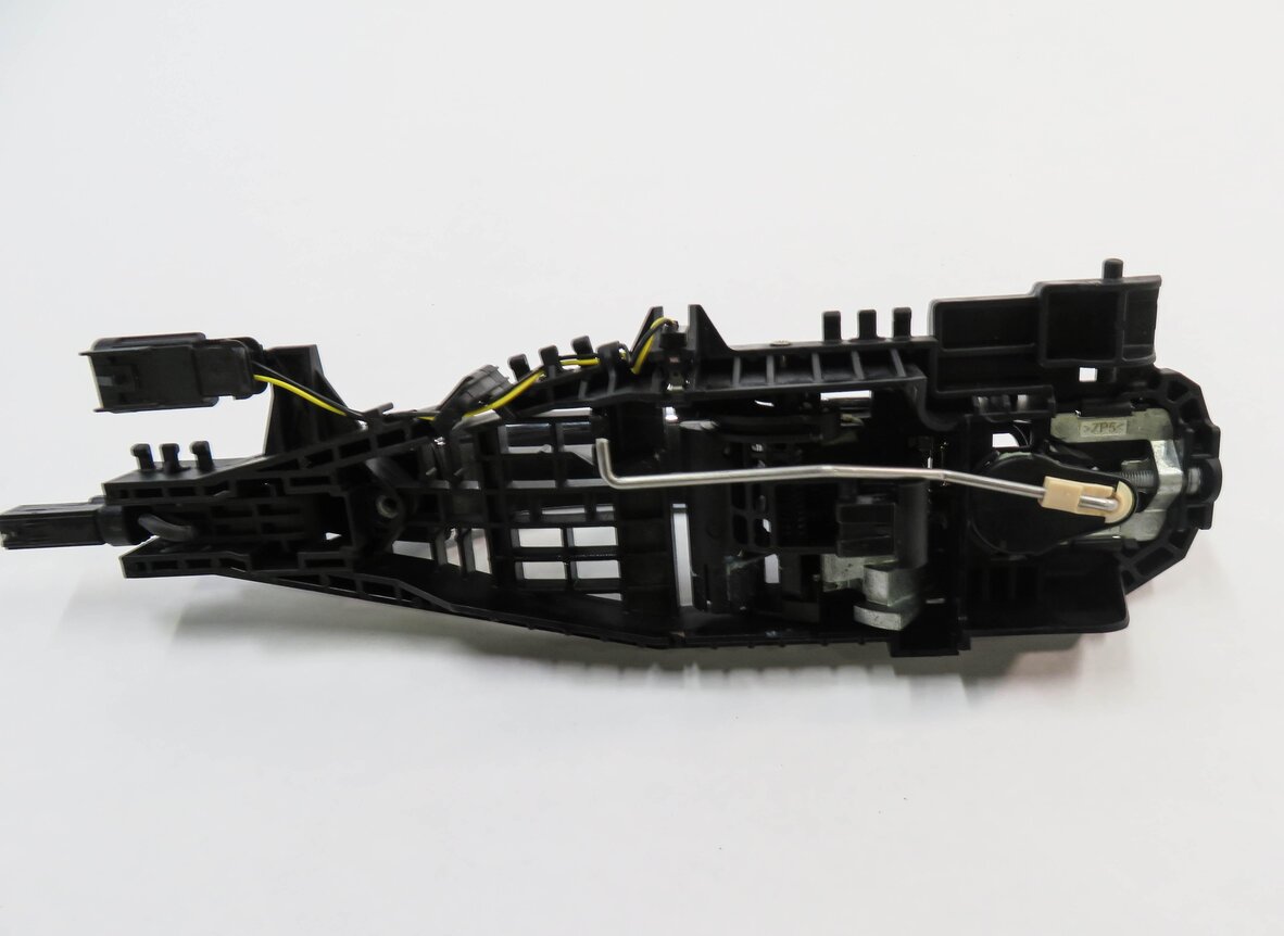 Thumbnail 6: 2018 MASERATI QUATTROPORTE (M156) LEFT DRIVER PROXIMITY DOOR HANDLE (WHITE)