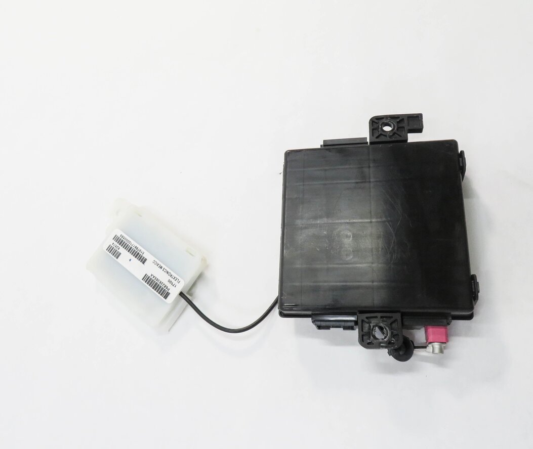 Thumbnail 2: 2018 MASERATI QUATTROPORTE S (M156) KEYLESS ENTRY START CONTROL MODULE ANTENNA