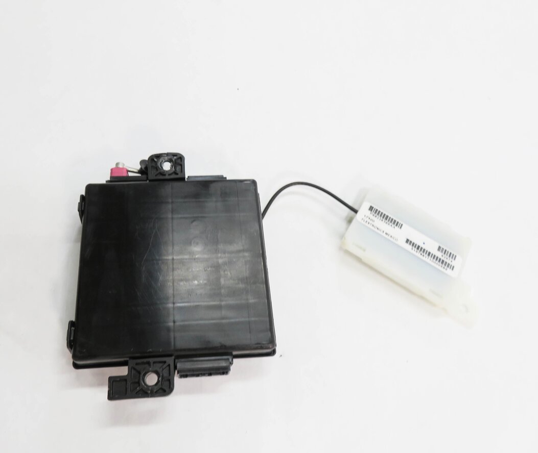 Thumbnail 3: 2018 MASERATI QUATTROPORTE S (M156) KEYLESS ENTRY START CONTROL MODULE ANTENNA