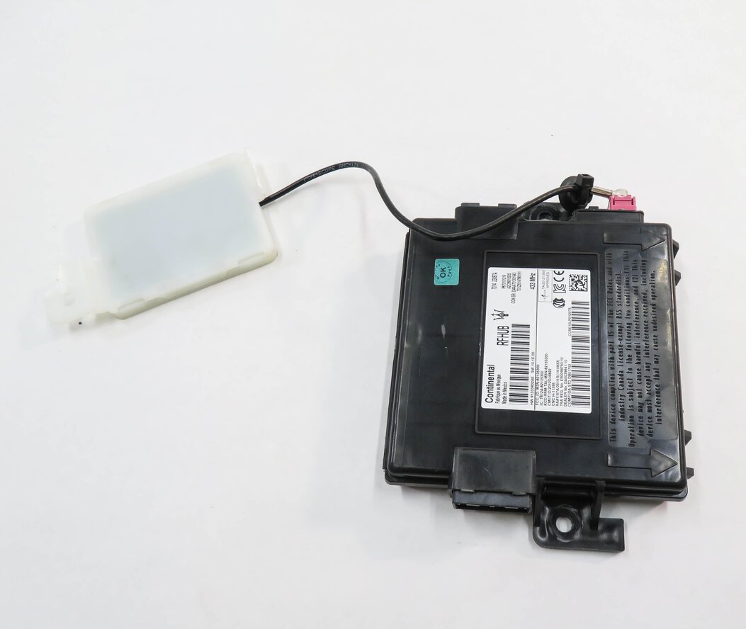 Thumbnail 4: 2018 MASERATI QUATTROPORTE S (M156) KEYLESS ENTRY START CONTROL MODULE ANTENNA