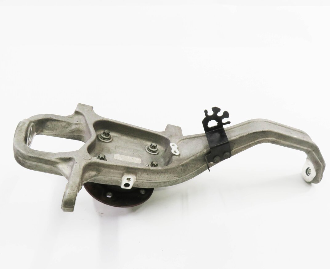 Thumbnail 2: 2018 MASERATI QUATTROPORTE (M156) RIGHT FRONT PASSENGER SPINDLE KNUCKLE HUB