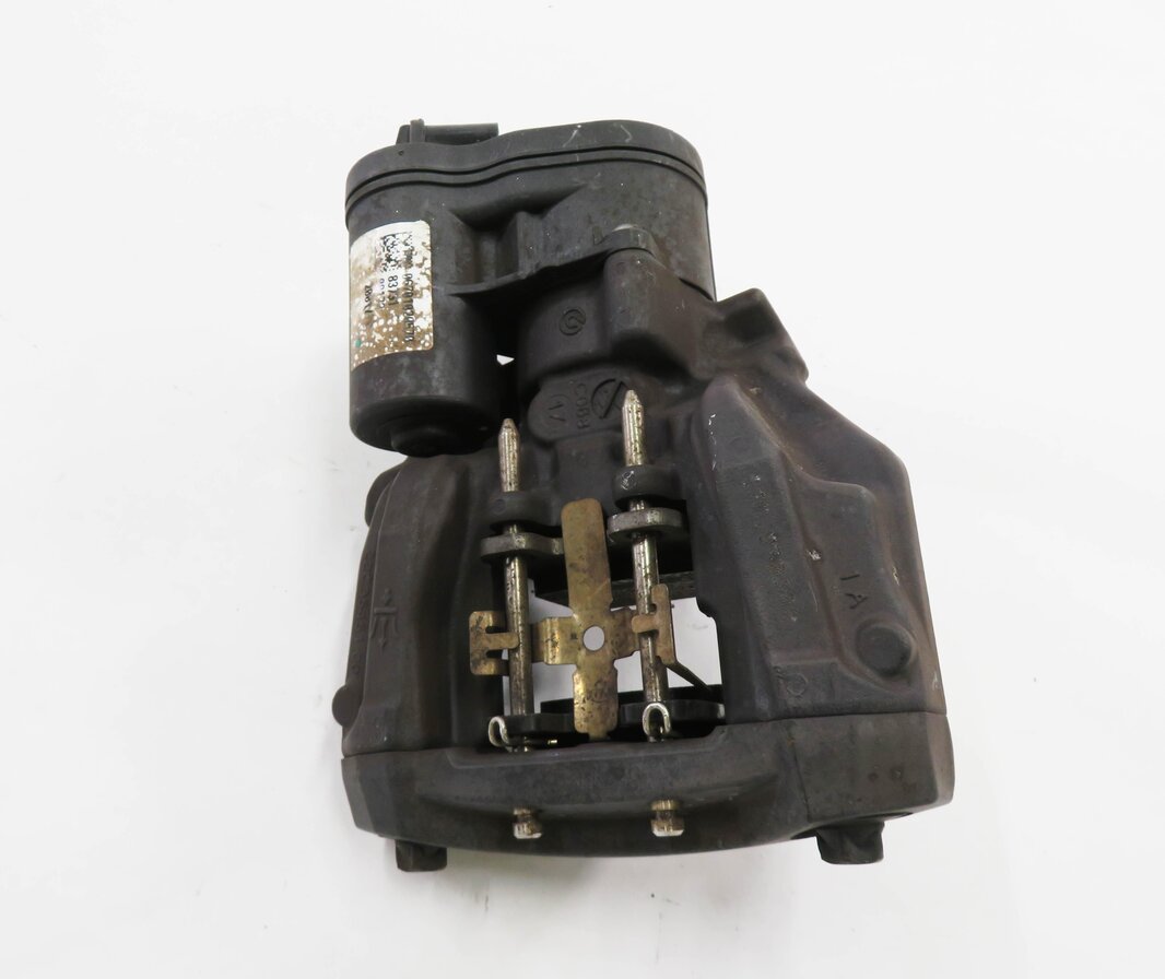 Thumbnail 2: 2018 MASERATI QUATTROPORTE S (M156) LEFT DRIVER REAR PARKING BRAKE CALIPER