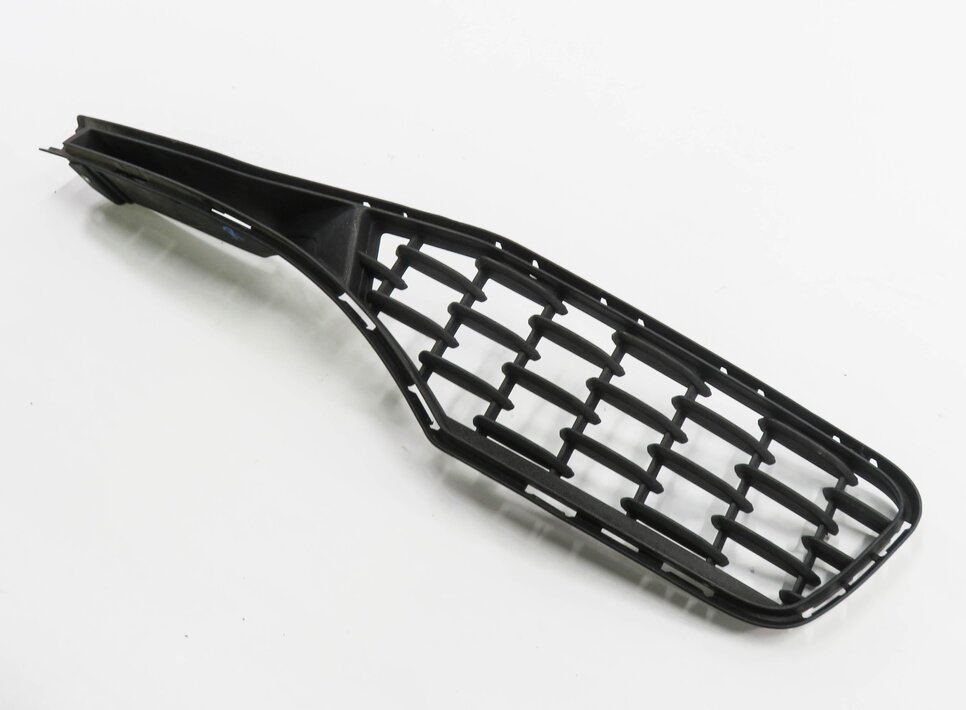 2018 MASERATI QUATTROPORTE S (M156) RIGHT FRONT PASSENGER LOWER BUMPER GRILLE