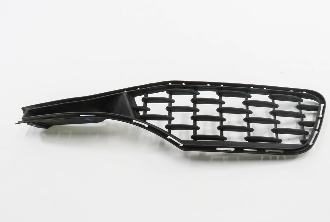 Thumbnail 2: 2018 MASERATI QUATTROPORTE S (M156) RIGHT FRONT PASSENGER LOWER BUMPER GRILLE