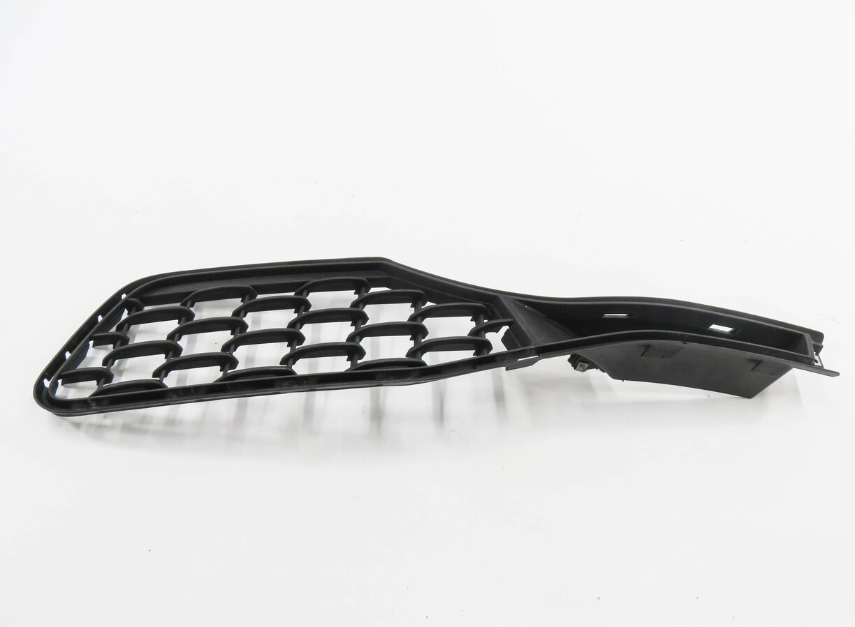 Thumbnail 5: 2018 MASERATI QUATTROPORTE S (M156) RIGHT FRONT PASSENGER LOWER BUMPER GRILLE