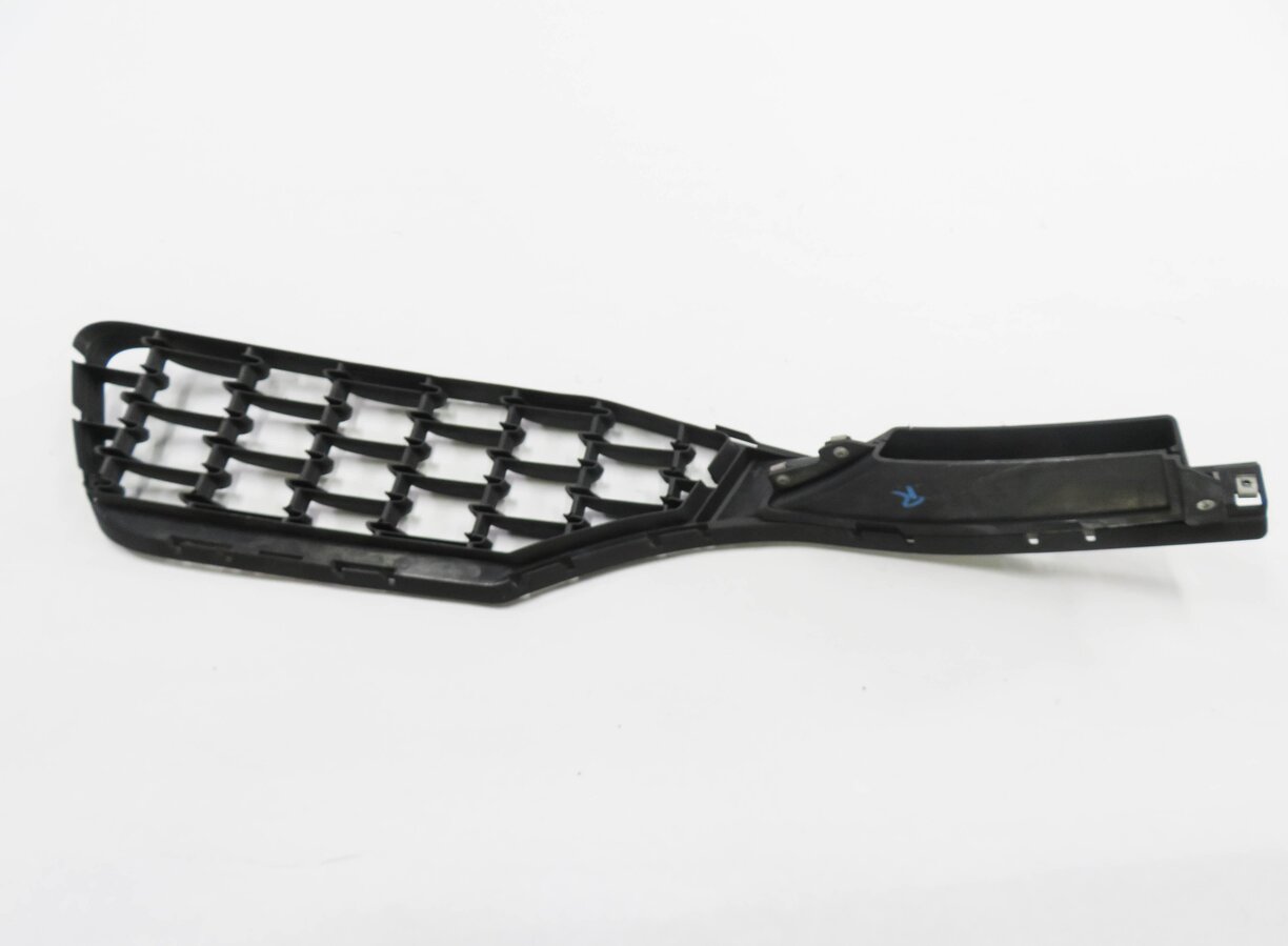 Thumbnail 6: 2018 MASERATI QUATTROPORTE S (M156) RIGHT FRONT PASSENGER LOWER BUMPER GRILLE