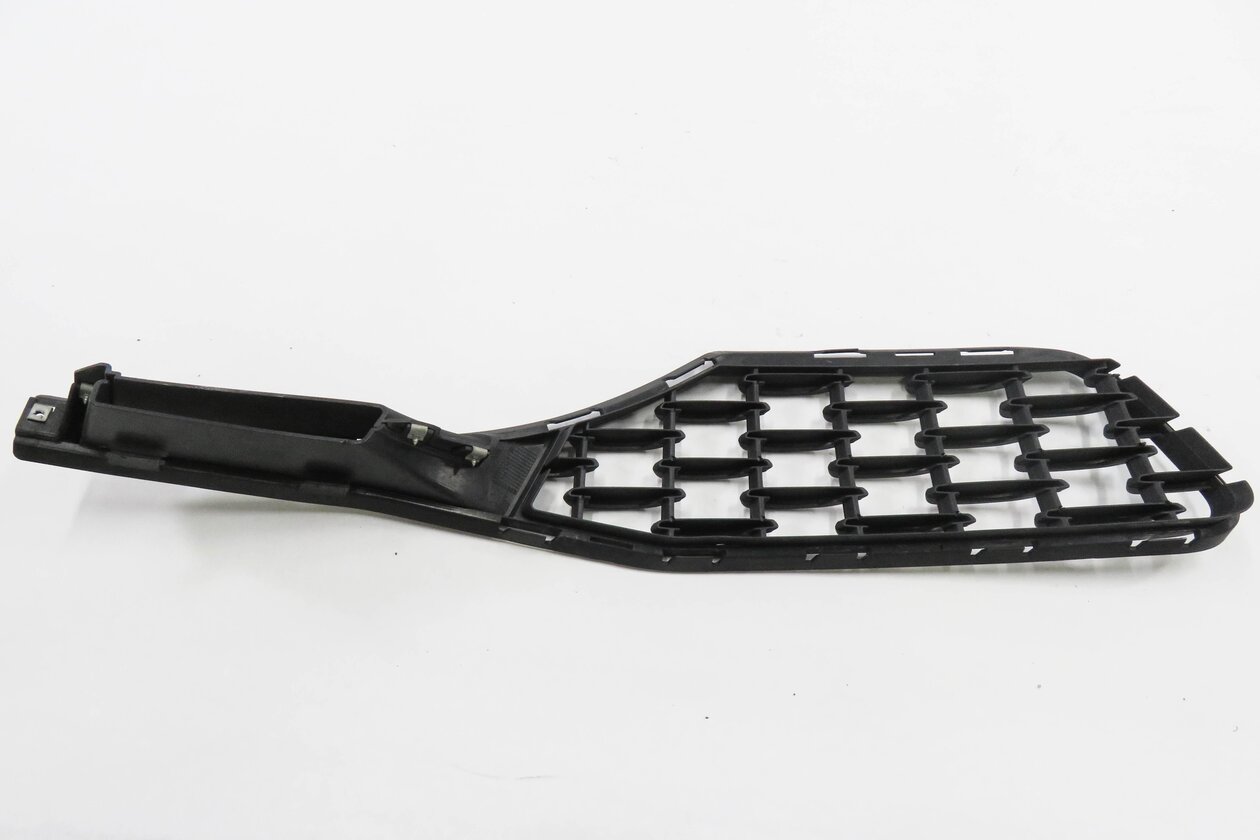 Thumbnail 7: 2018 MASERATI QUATTROPORTE S (M156) RIGHT FRONT PASSENGER LOWER BUMPER GRILLE