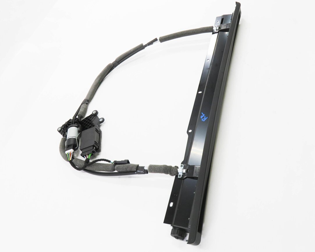 Thumbnail 4: 2018 MASERATI QUATTROPORTE (M156) RIGHT REAR DOOR POWER WINDOW SHADE w/ MOTOR