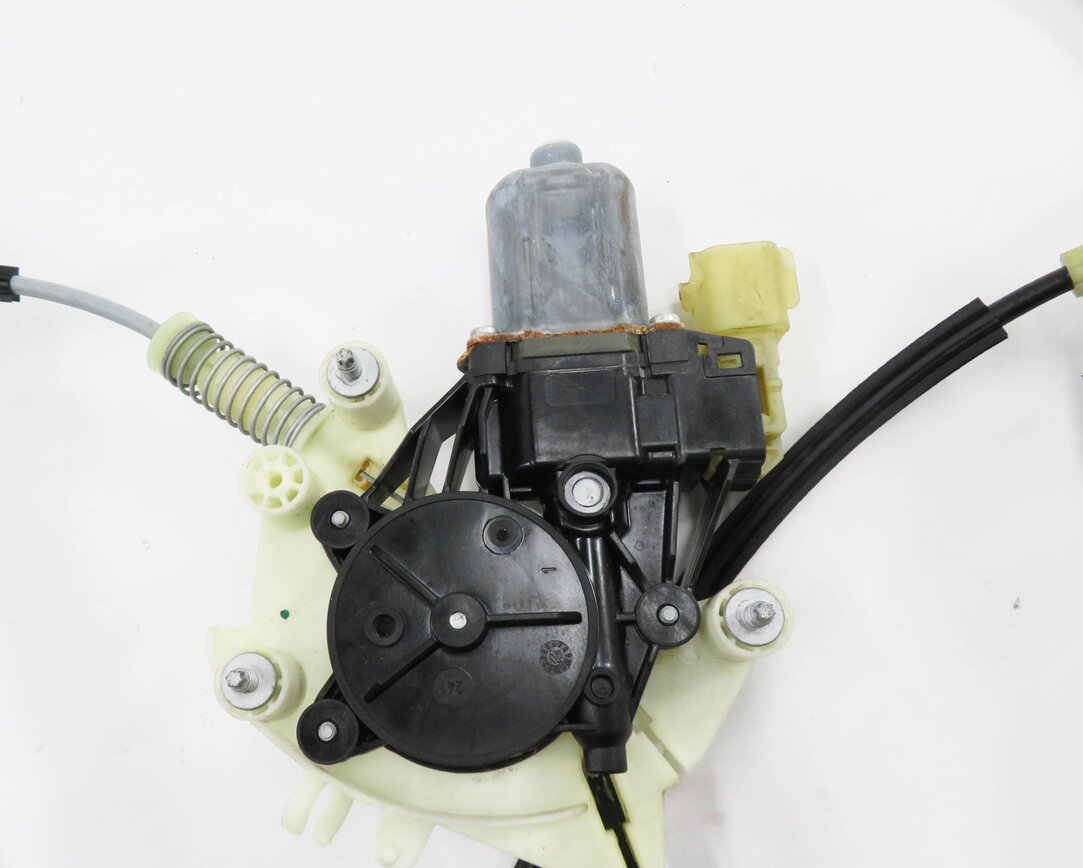 Thumbnail 6: 2018 MASERATI QUATTROPORTE (M156) RIGHT REAR DOOR WINDOW REGULATOR w/ MOTOR