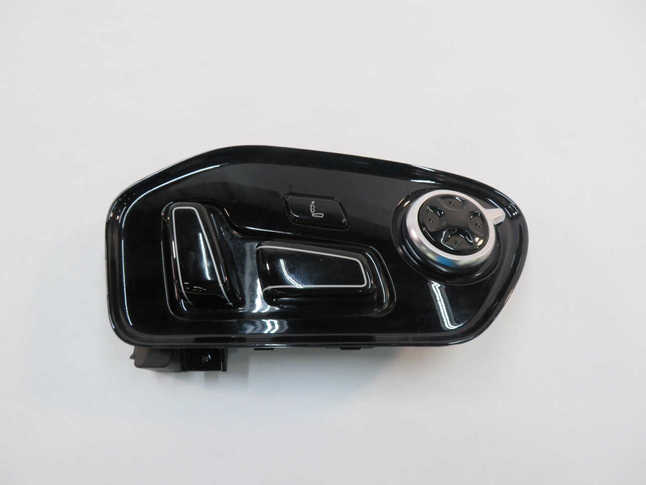 Thumbnail 2: 2011 AUDI A8 (D4 4H) RIGHT FRONT PASSENGER SEAT ADJUSTMENT SWITCH (BLACK)