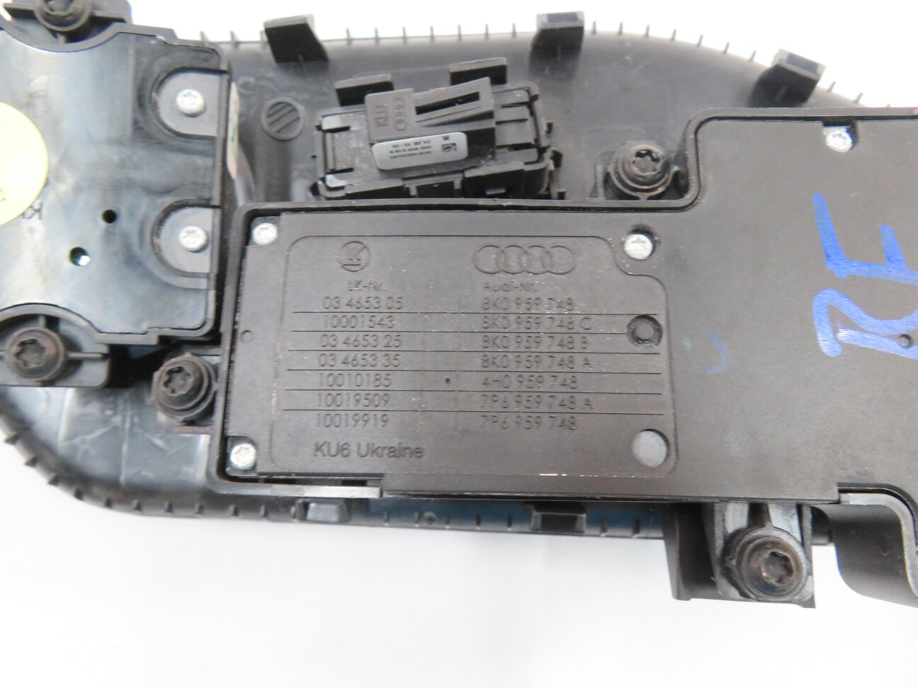 Thumbnail 7: 2011 AUDI A8 (D4 4H) RIGHT FRONT PASSENGER SEAT ADJUSTMENT SWITCH (BLACK)