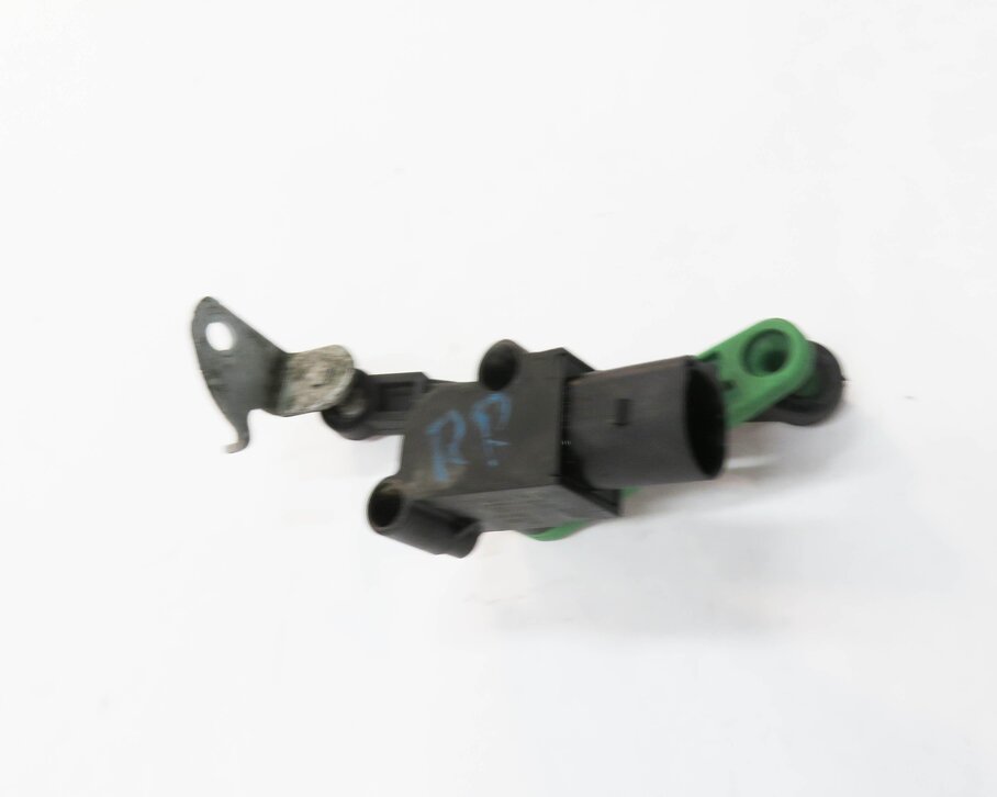 Thumbnail 4: 2011 AUDI A8 (D4 4H) RIGHT PASSENGER REAR SUSPENSION HEIGHT LEVEL SENSOR
