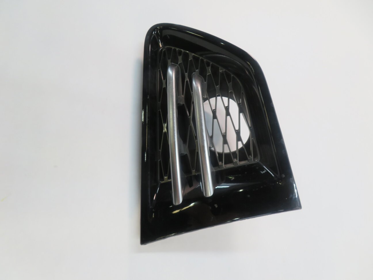Thumbnail 4: 2012 RANGE ROVER SPORT (L320) RIGHT FRONT PASSENGER FENDER GRILLE TRIM (BLACK)