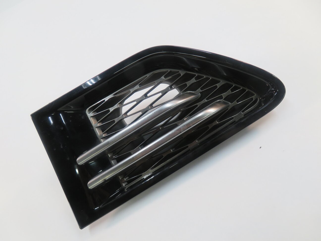 2012 RANGE ROVER SPORT (L320) LEFT FRONT DRIVER FENDER GRILLE TRIM (BLACK)