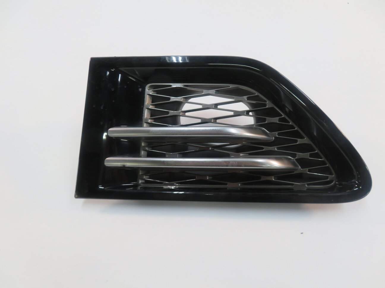 Thumbnail 2: 2012 RANGE ROVER SPORT (L320) LEFT FRONT DRIVER FENDER GRILLE TRIM (BLACK)