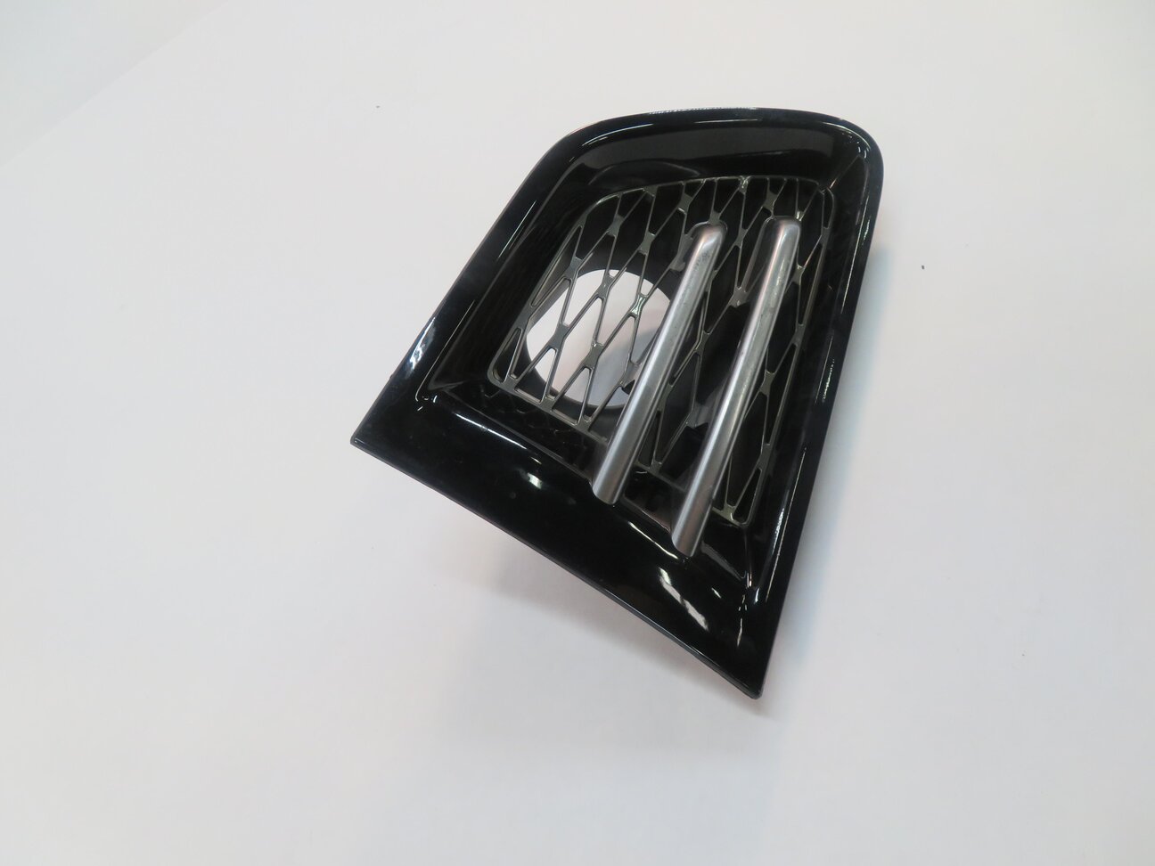 Thumbnail 3: 2012 RANGE ROVER SPORT (L320) LEFT FRONT DRIVER FENDER GRILLE TRIM (BLACK)