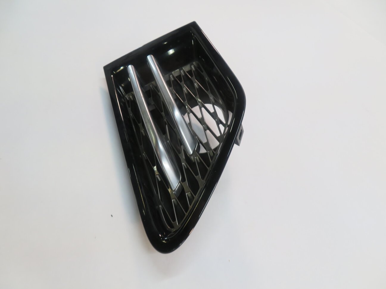 Thumbnail 4: 2012 RANGE ROVER SPORT (L320) LEFT FRONT DRIVER FENDER GRILLE TRIM (BLACK)