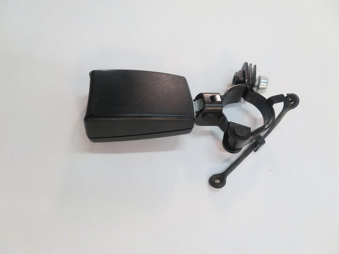Thumbnail 3: 2012 RANGE ROVER SPORT (L320) CENTER REAR 2nd SECOND ROW SEAT SEATBELT RECEIVER