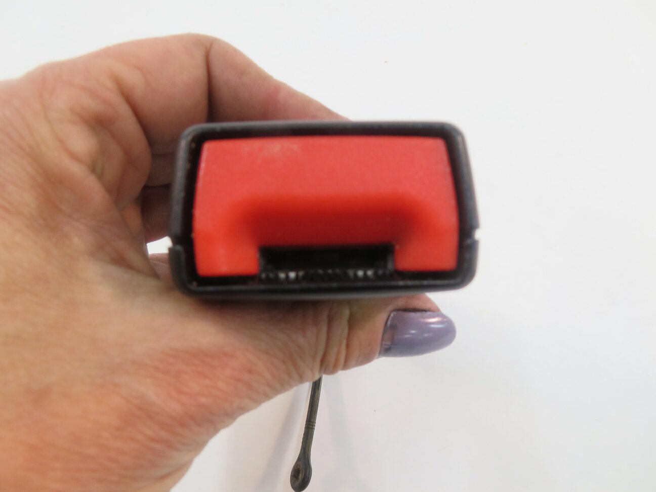 Thumbnail 6: 2012 RANGE ROVER SPORT (L320) CENTER REAR 2nd SECOND ROW SEAT SEATBELT RECEIVER