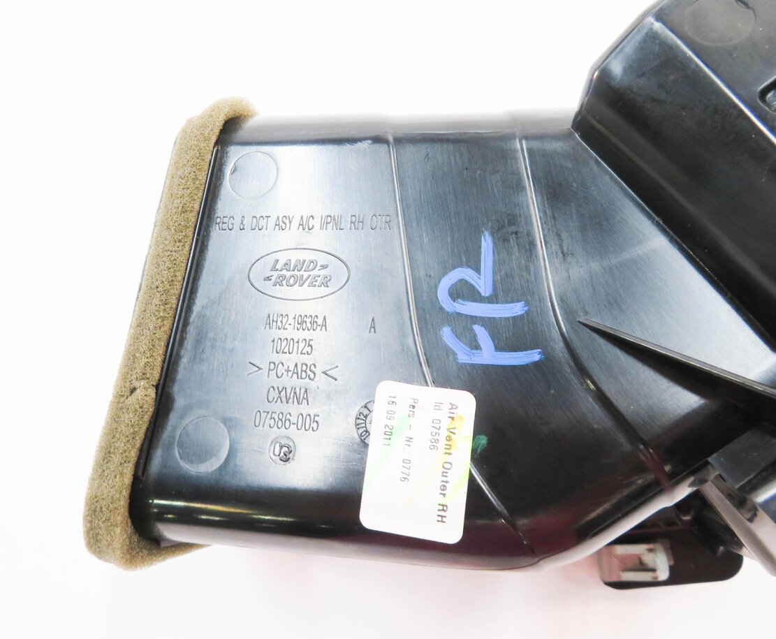 Thumbnail 8: 2012 RANGE ROVER SPORT (L320) RIGHT PASSENGER OUTER DASH HEATER A/C AIR VENT