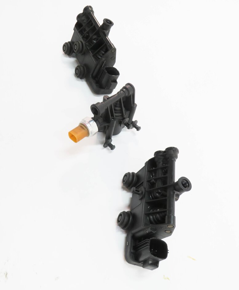 Thumbnail 4: 2012 RANGE ROVER SPORT (L320) AIR SUSPENSION VALVE BLOCK SET-3