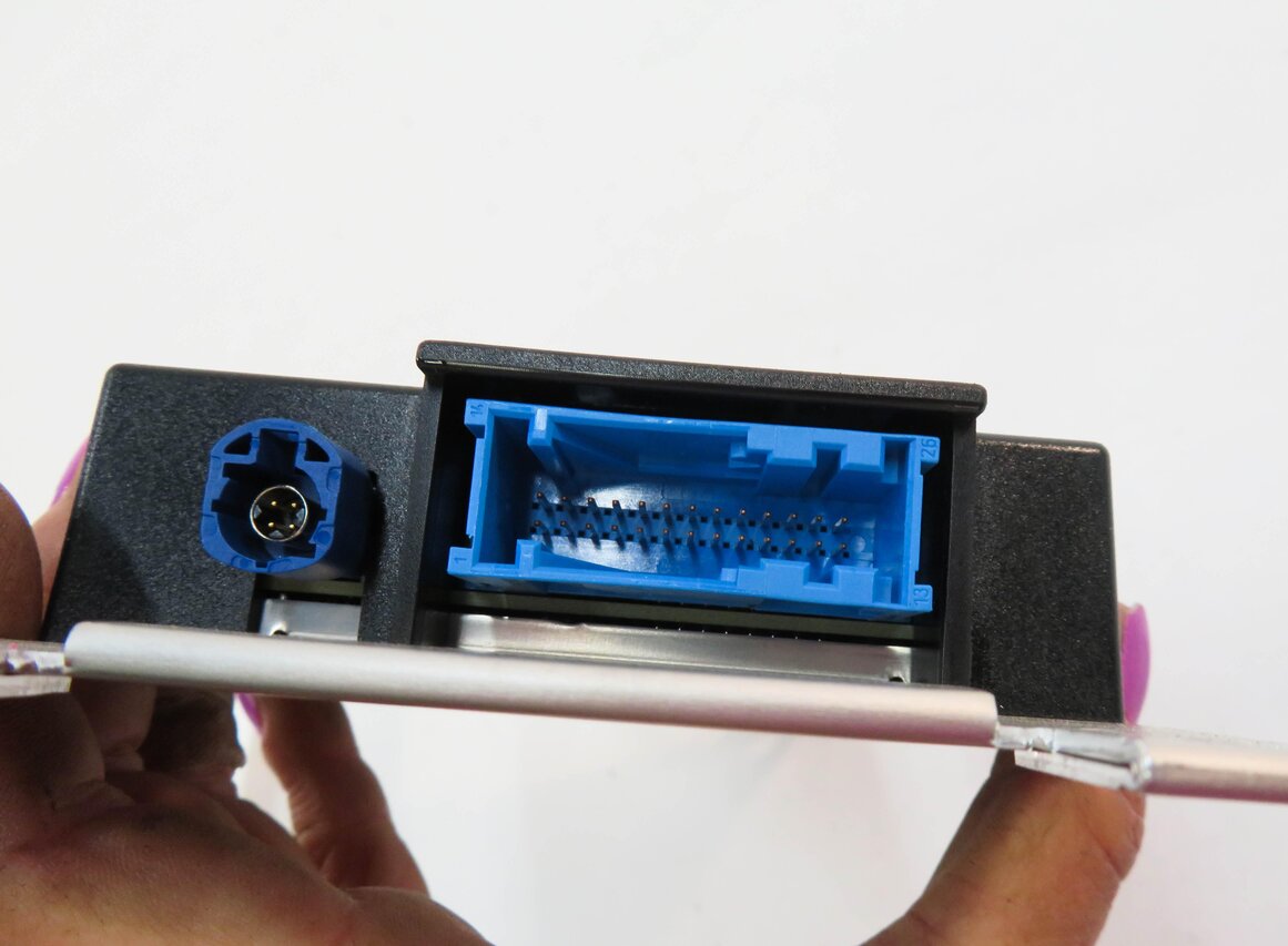 Thumbnail 6: 2015 BMW 328i (F30) BLUETOOTH TELEMATICS COMMUNICATION CONTROL MODULE