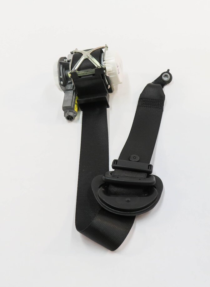 Thumbnail 2: 14-19 BMW 320i 328i 330i 335i (F30 F31) RIGHT FRONT SEATBELT RETRACTOR (BLACK)