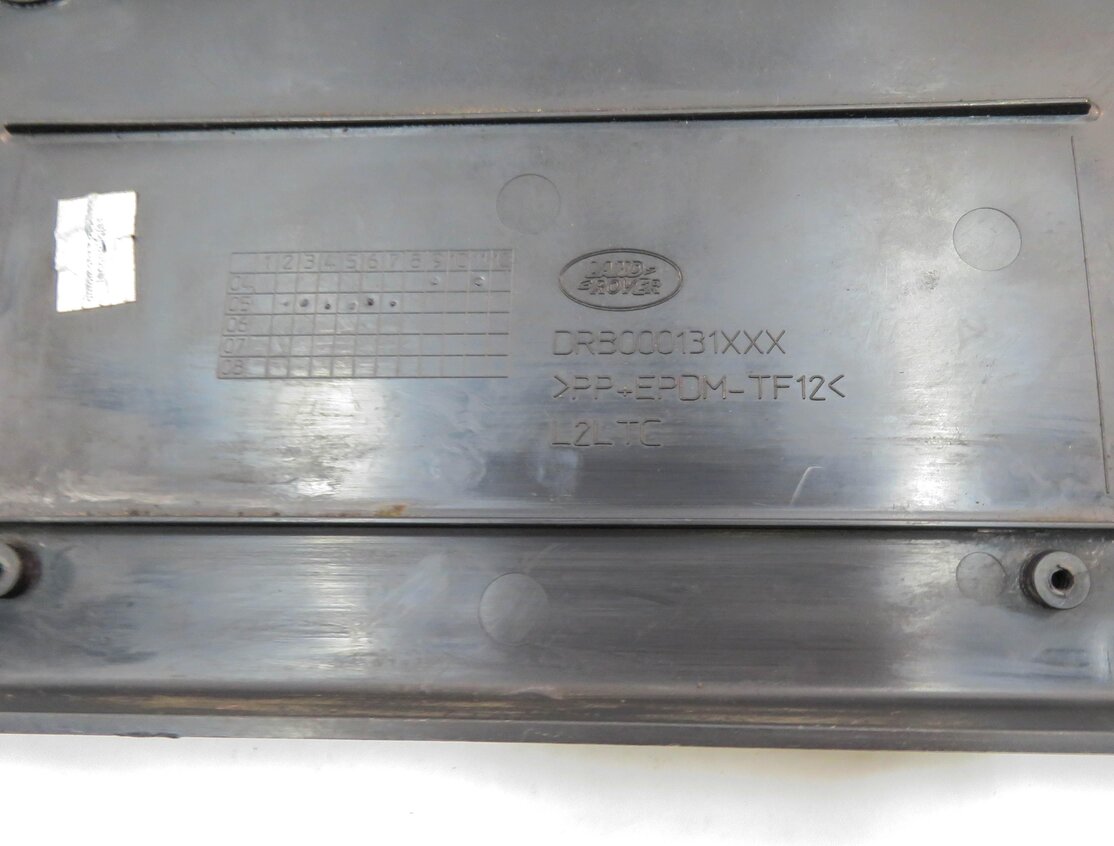 Thumbnail 7: 2006 RANGE ROVER SPORT (L320) FRONT LICENSE PLATE BASE MOUNT RETAINER BRACKET