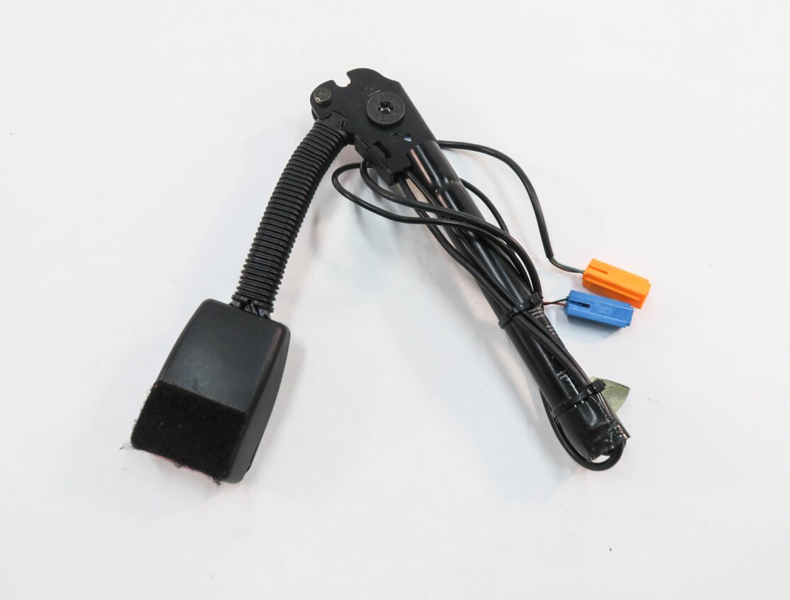 Thumbnail 2: 2005-2006 LR3 / RANGE ROVER SPORT (L320) RIGHT FRONT SEATBELT BUCKLE RECEIVER