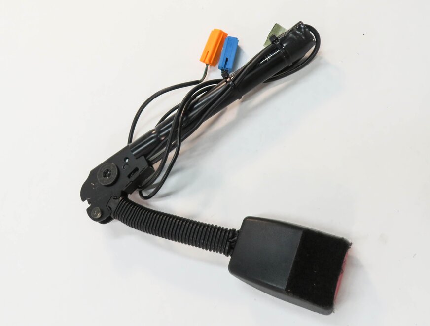 Thumbnail 3: 2005-2006 LR3 / RANGE ROVER SPORT (L320) RIGHT FRONT SEATBELT BUCKLE RECEIVER