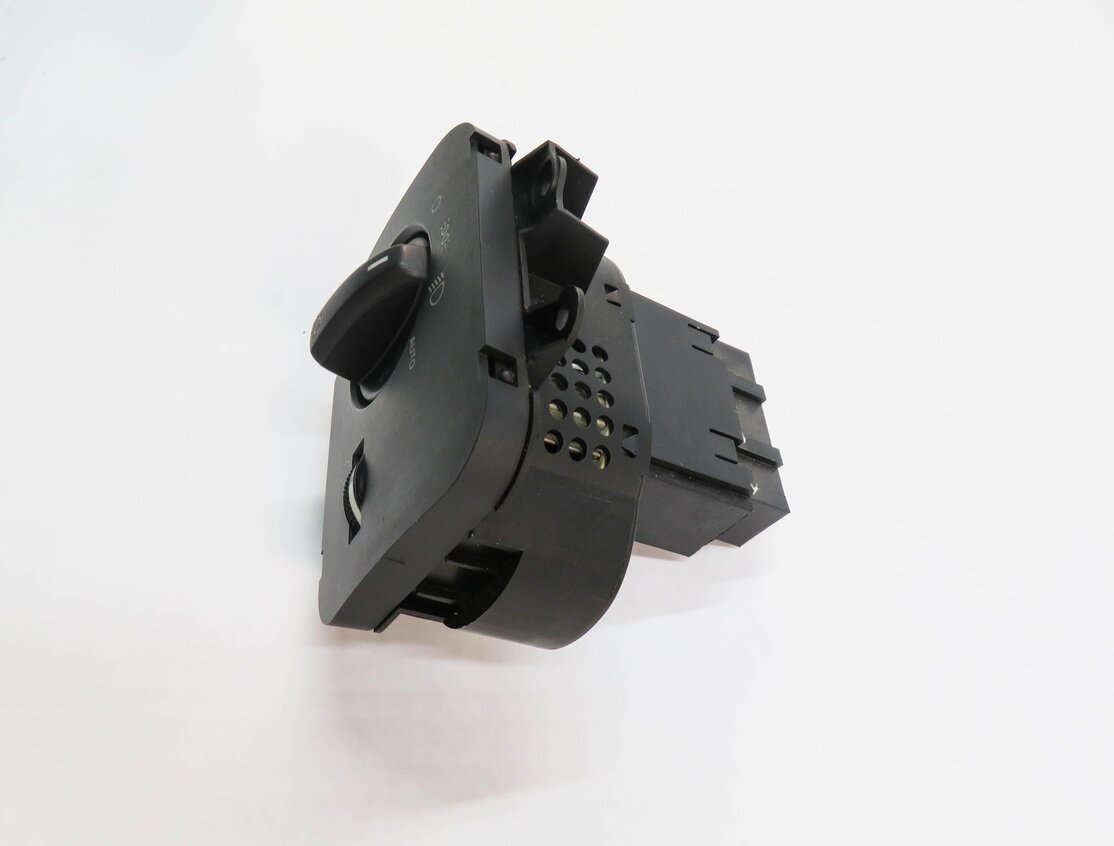 Thumbnail 3: 2005-2009 LAND ROVER LR3 / RANGE ROVER SPORT (L320) HEADLIGHT SWITCH