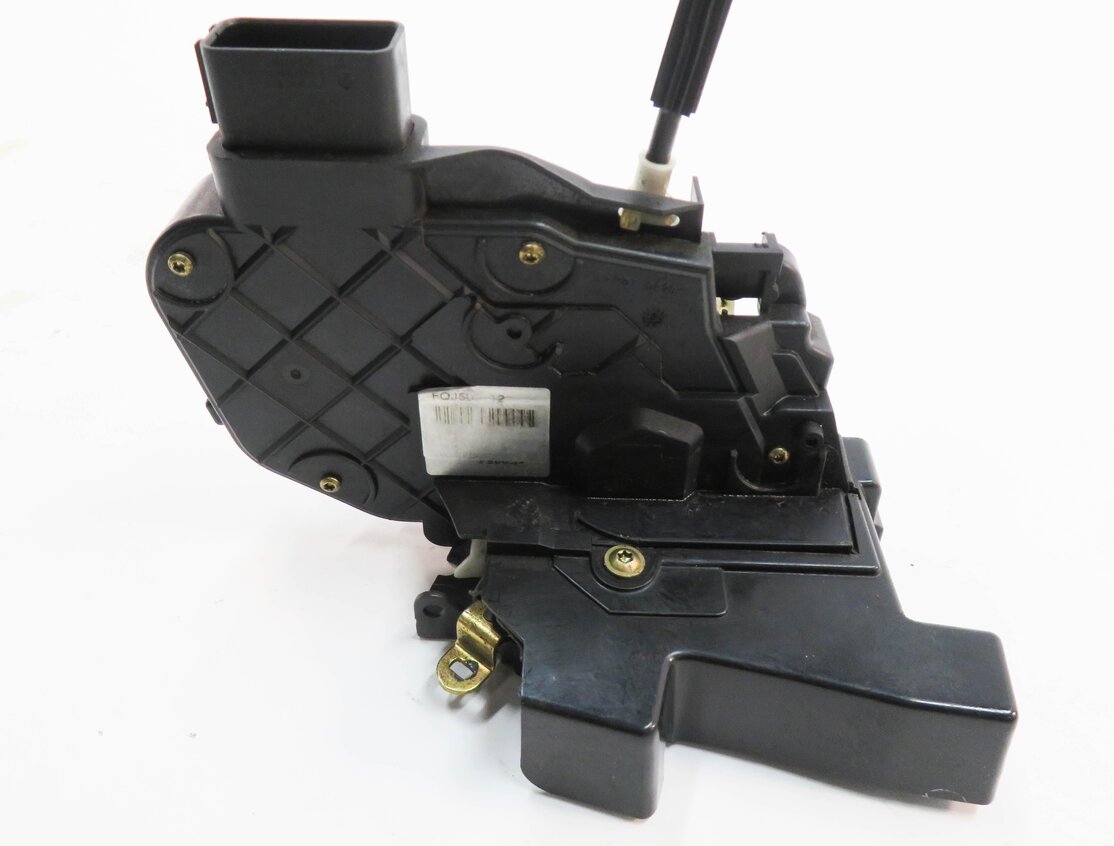 Thumbnail 6: 2005-2008 LAND ROVER LR3 / RANGE ROVER SPORT (L320) LEFT FRONT DRIVER DOOR LATCH