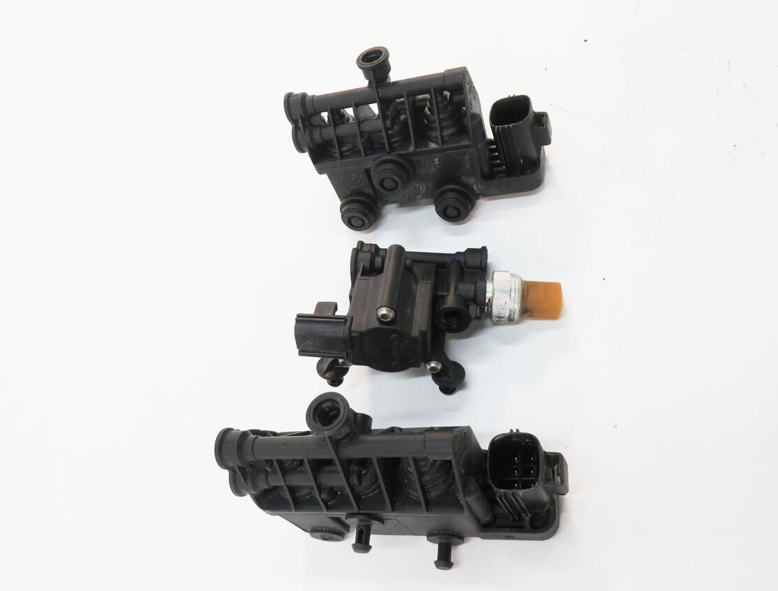 Thumbnail 3: 2006 RANGE ROVER SPORT (L320) AIR SUSPENSION TRANSFER RELIEF VALVE BLOCK SET-3