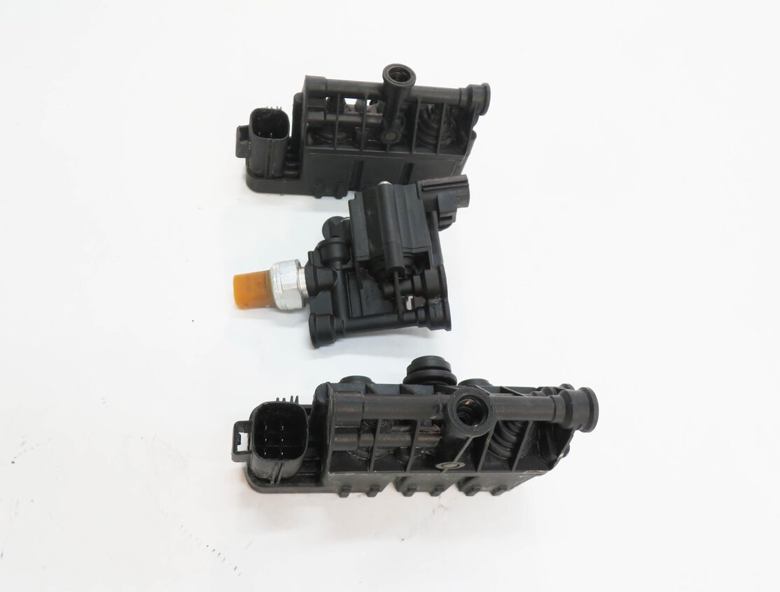 Thumbnail 4: 2006 RANGE ROVER SPORT (L320) AIR SUSPENSION TRANSFER RELIEF VALVE BLOCK SET-3
