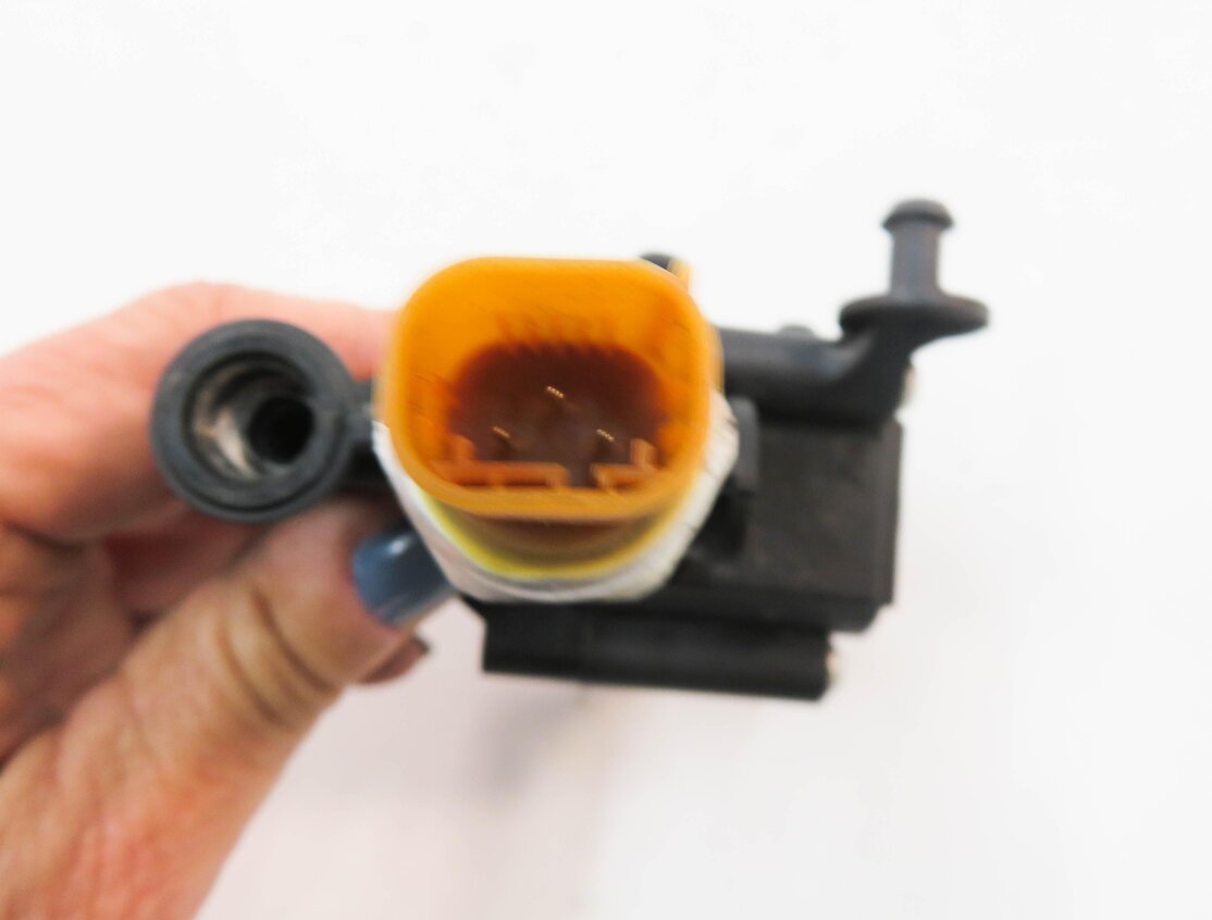 Thumbnail 8: 2006 RANGE ROVER SPORT (L320) AIR SUSPENSION TRANSFER RELIEF VALVE BLOCK SET-3