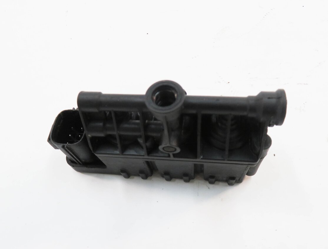 Thumbnail 9: 2006 RANGE ROVER SPORT (L320) AIR SUSPENSION TRANSFER RELIEF VALVE BLOCK SET-3