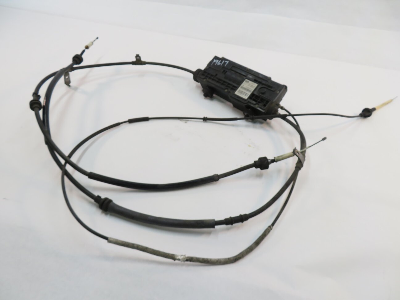 Thumbnail 2: 2006 RANGE ROVER SPORT (L320) EMERGENCY PARKING BRAKE ACTUATOR MOTOR w/ CABLES