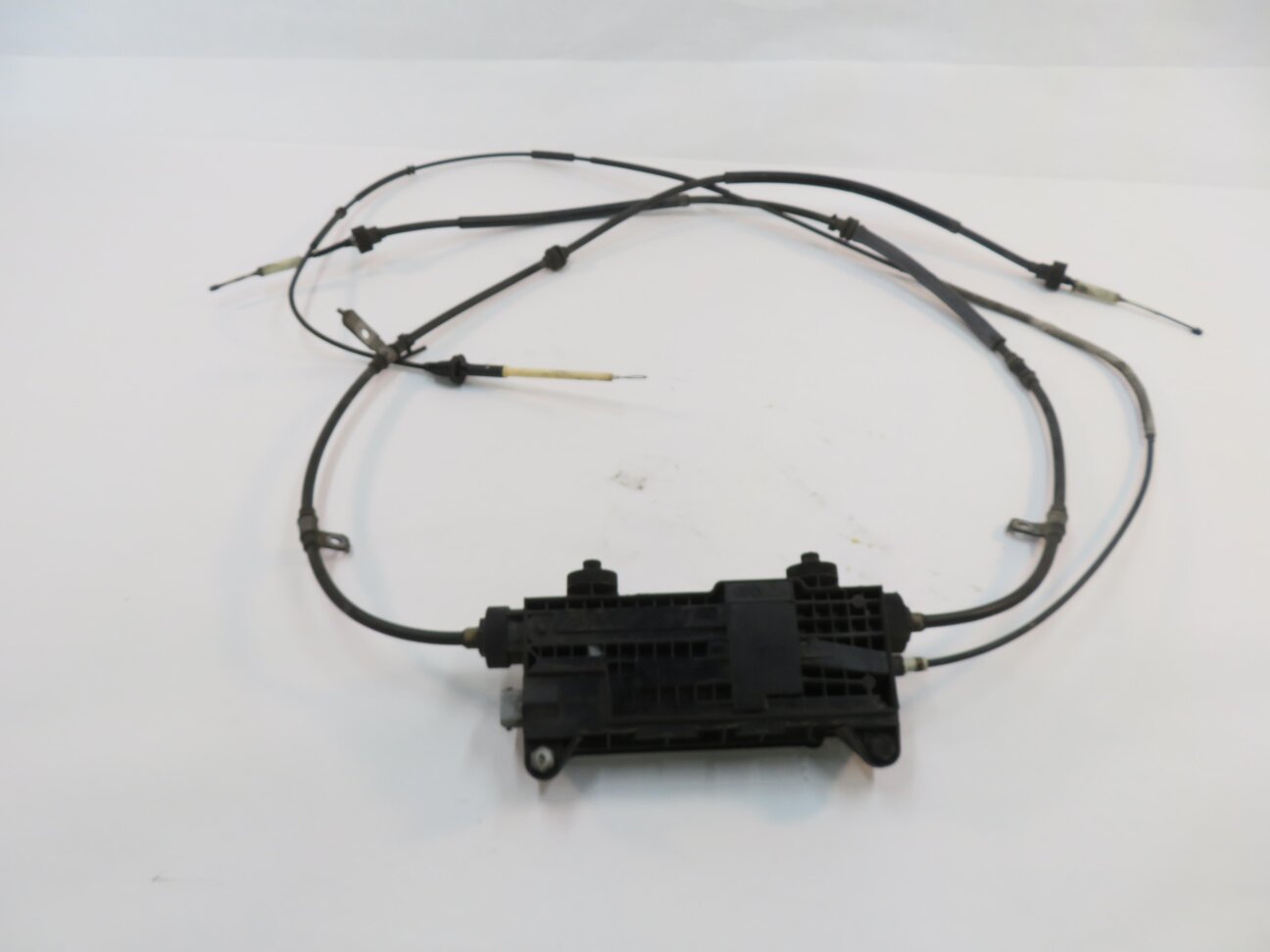 Thumbnail 4: 2006 RANGE ROVER SPORT (L320) EMERGENCY PARKING BRAKE ACTUATOR MOTOR w/ CABLES