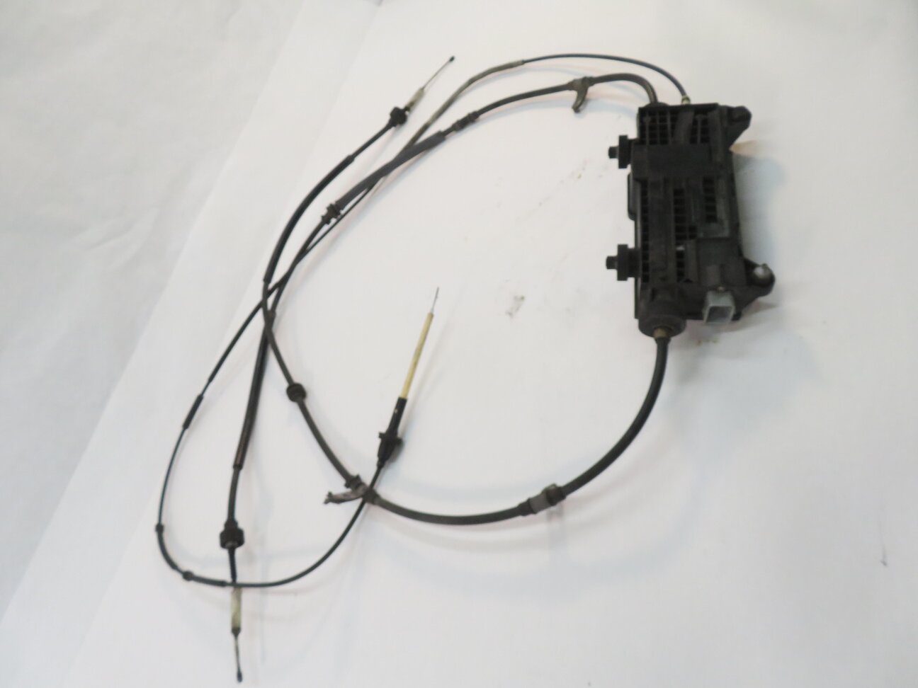 Thumbnail 6: 2006 RANGE ROVER SPORT (L320) EMERGENCY PARKING BRAKE ACTUATOR MOTOR w/ CABLES
