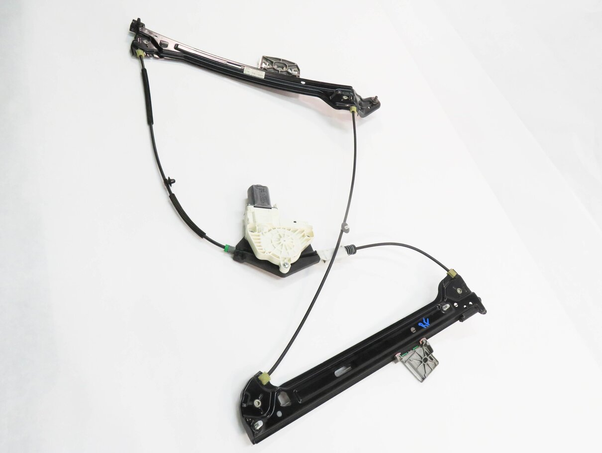Thumbnail 3: 2013 AUDI S5 (B8 8T) COUPE - RIGHT FRONT PASSENGER DOOR WINDOW REGULATOR & MOTOR