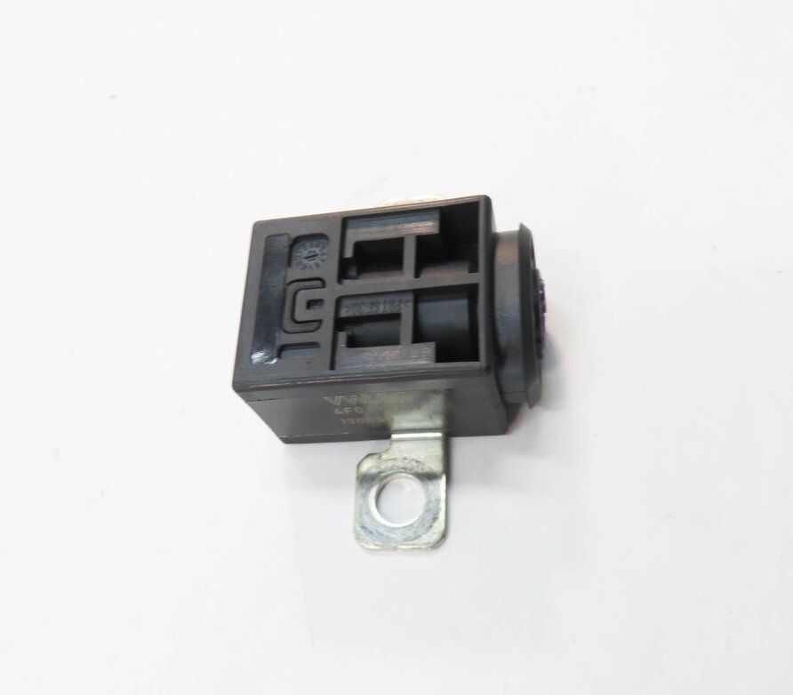 Thumbnail 3: 2013 AUDI S4 (B8 8K) BATTERY OVERLOAD FUSE TERMINAL