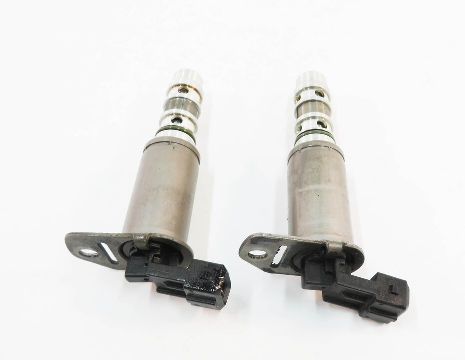Thumbnail 2: 2012 BMW M3 ///M (E90) 4.0L S65 V8 ENGINE - VVT TIMING SOLENOID SET-2